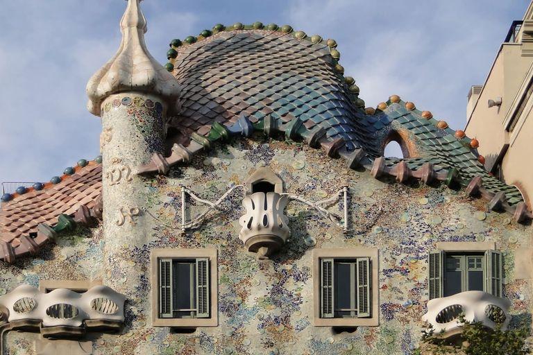 Fachada modernista de la Casa Batlló de Gaudí en Barcelona