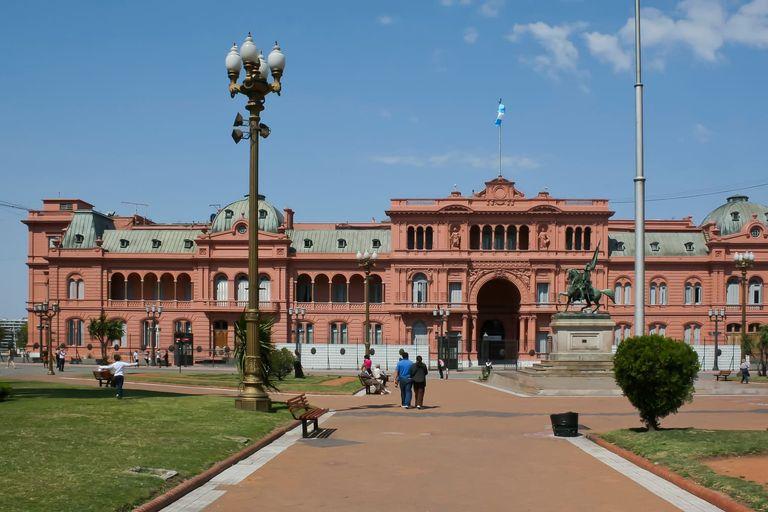 La Casa Rosada vista desde la Plaza de Mayo, Buenos Aires