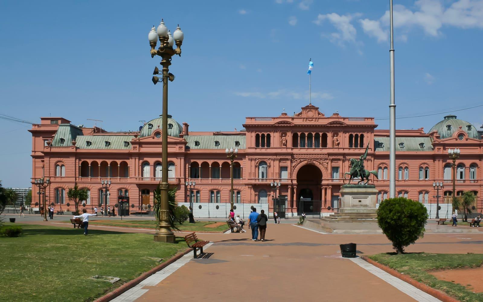 La Casa Rosada vista desde la Plaza de Mayo, Buenos Aires