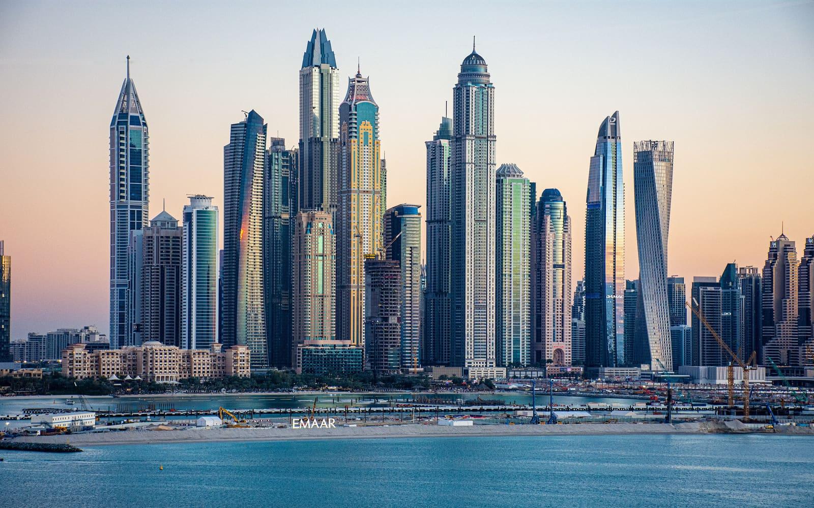 Rascacielos de Dubai Marina vistos desde la playa
