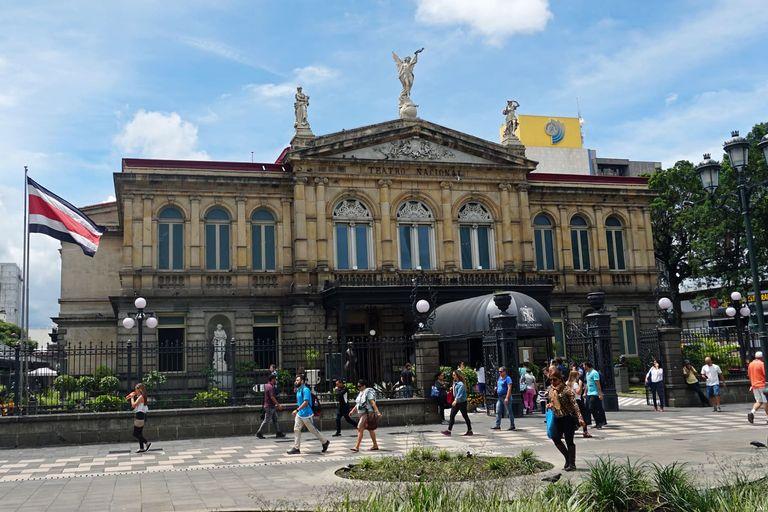 Fachada del Teatro Nacional de Costa Rica en San José