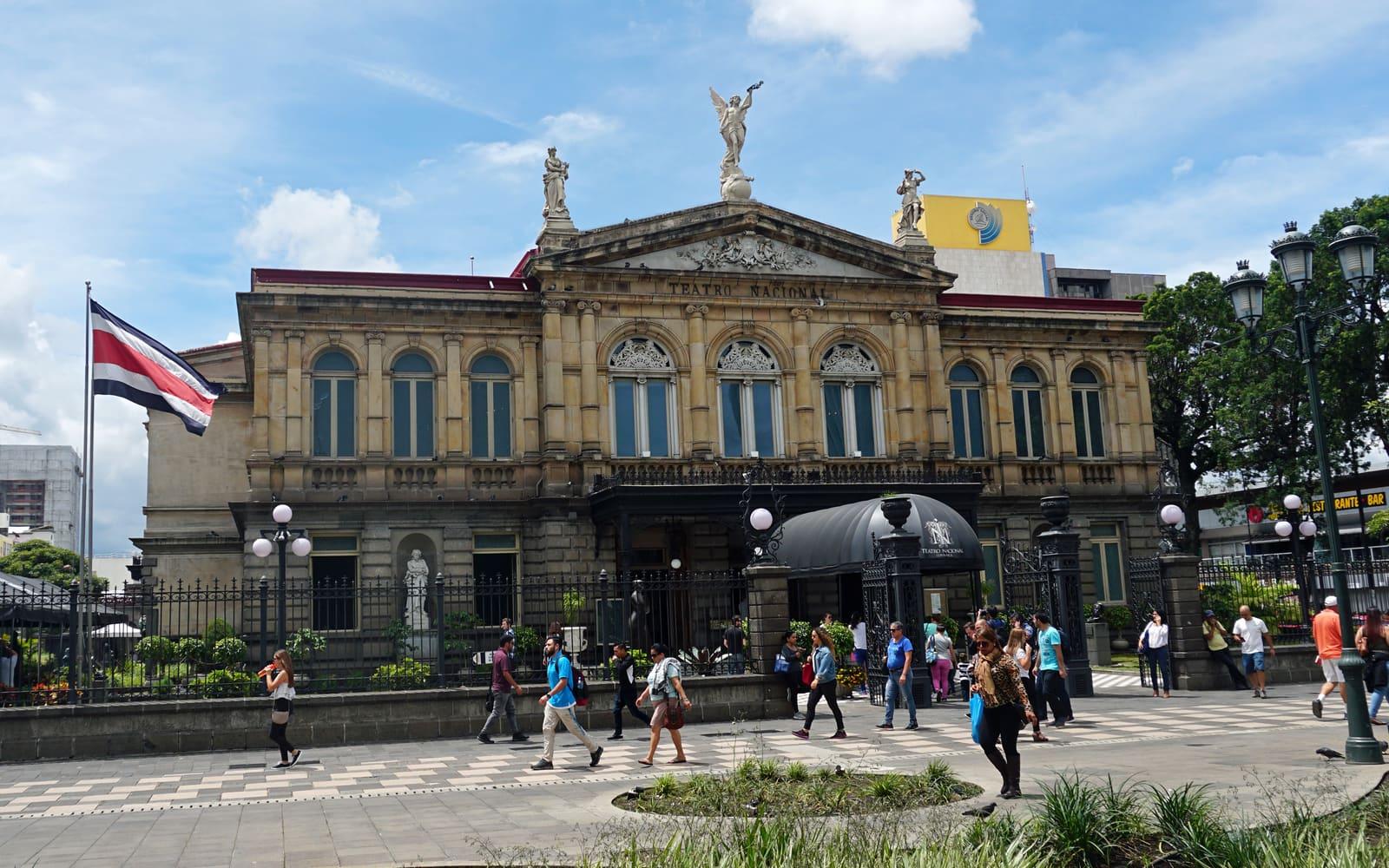 Fachada del Teatro Nacional de Costa Rica en San José